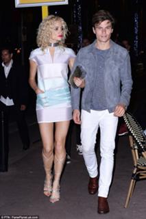 Pixie Lott feet photo thumbnail