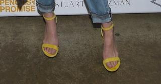 Gigi Hadid feet photo thumbnail