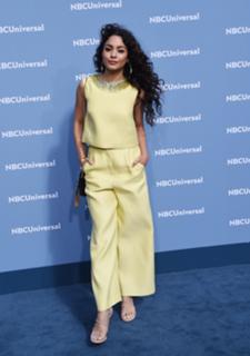 Vanessa Hudgens feet photo thumbnail