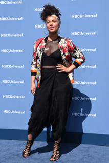 Alicia Keys feet photo thumbnail