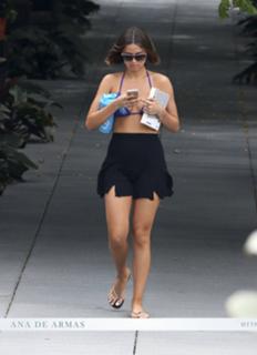 Ana de Armas feet photo thumbnail