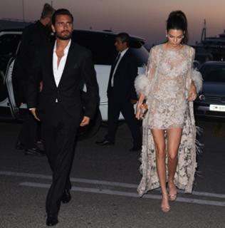 Kendall Jenner feet photo thumbnail