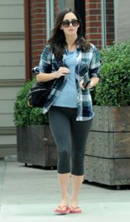 Megan Fox feet photo thumbnail