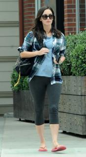 Megan Fox feet photo thumbnail