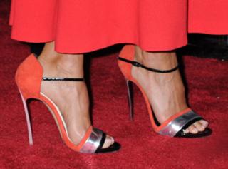 Jessica Alba feet photo thumbnail