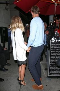Julianne Hough feet photo thumbnail