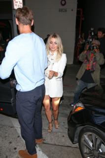 Julianne Hough feet photo thumbnail