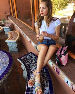 Chiara Ferragni feet photo thumbnail