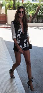 Izabel Goulart feet photo thumbnail