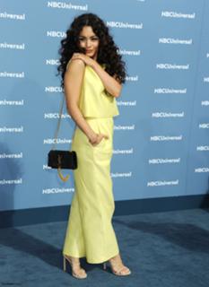 Vanessa Hudgens feet photo thumbnail