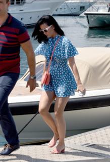Katy Perry feet photo thumbnail