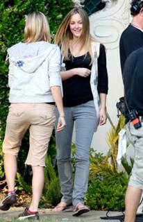 Leighton Meester feet photo thumbnail