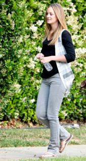 Leighton Meester feet photo thumbnail