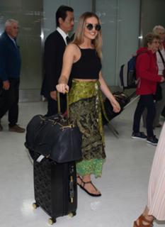 Perrie Edwards feet photo thumbnail