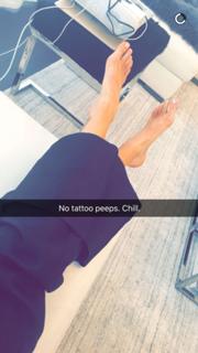 Gigi Hadid feet photo thumbnail