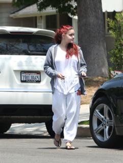 Ariel Winter feet photo thumbnail