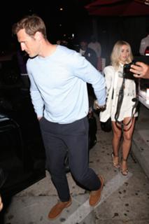 Julianne Hough feet photo thumbnail