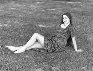 Jane Seymour feet photo thumbnail