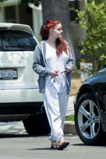 Ariel Winter feet photo thumbnail