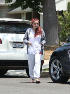 Ariel Winter feet photo thumbnail