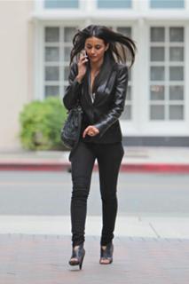 Emmanuelle Chriqui feet photo thumbnail
