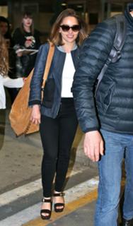 Emilia Clarke feet photo thumbnail