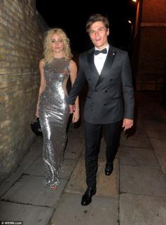 Pixie Lott feet photo thumbnail
