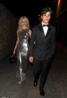Pixie Lott feet photo thumbnail