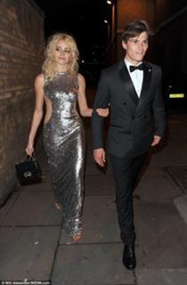 Pixie Lott feet photo thumbnail