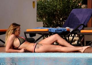 Charlotte Crosby feet photo thumbnail