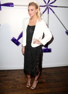 Ashlee Simpson feet photo thumbnail