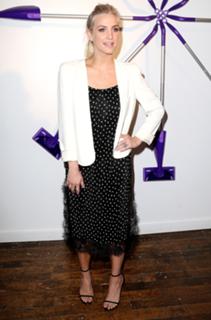 Ashlee Simpson feet photo thumbnail