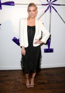 Ashlee Simpson feet photo thumbnail
