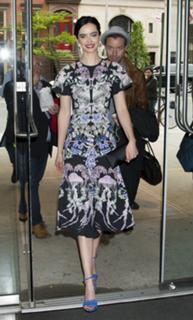 Krysten Ritter feet photo thumbnail