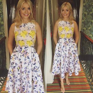 Holly Willoughby feet photo thumbnail