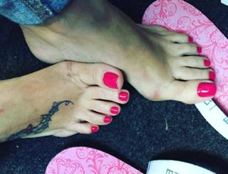 Karin Klemp feet photo thumbnail