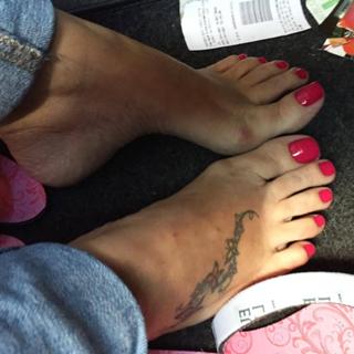 Karin Klemp feet photo thumbnail