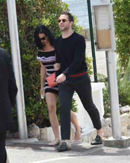Katy Perry feet photo thumbnail