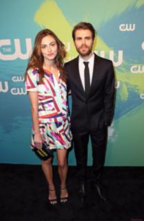 Phoebe Tonkin feet photo thumbnail