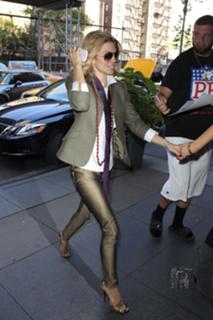 AnnaLynne McCord feet photo thumbnail