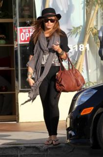 Demi Lovato feet photo thumbnail