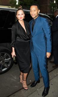Chrissy Teigen feet photo thumbnail