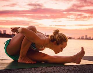 Kino MacGregor feet photo thumbnail