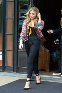 Chloë Grace Moretz feet photo thumbnail