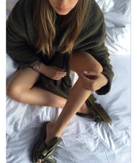 Xenia Tchoumitcheva feet photo thumbnail