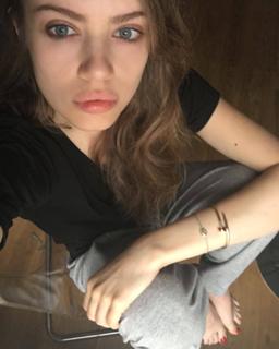 Xenia Tchoumitcheva feet photo thumbnail