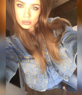 Xenia Tchoumitcheva feet photo thumbnail
