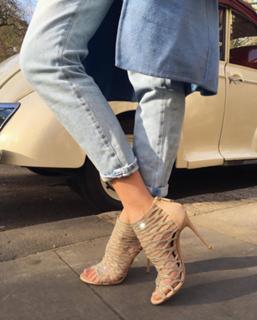 Xenia Tchoumitcheva feet photo thumbnail