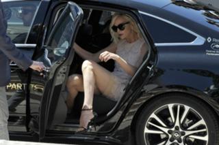 Charlize Theron feet photo thumbnail