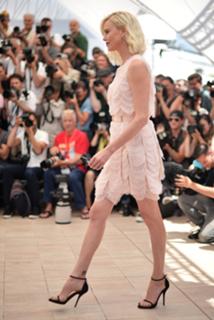 Charlize Theron feet photo thumbnail